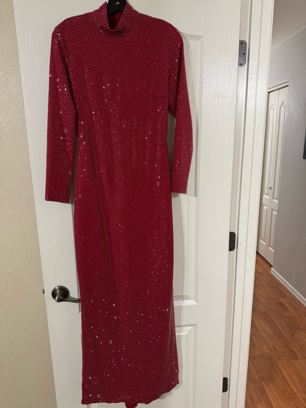 Elegant Red Sparkle Long-Sleeve Maxi Dress